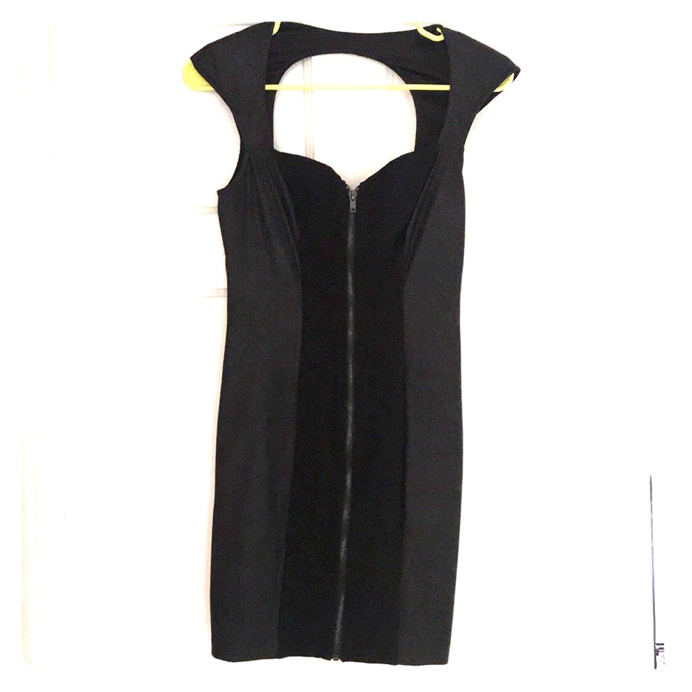 GUESS black zip mini size 4